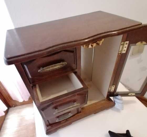Móvel miniatura guarda joias em mogno