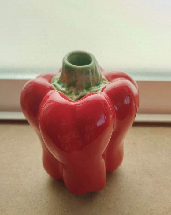 Vaso com motivos de pimento
