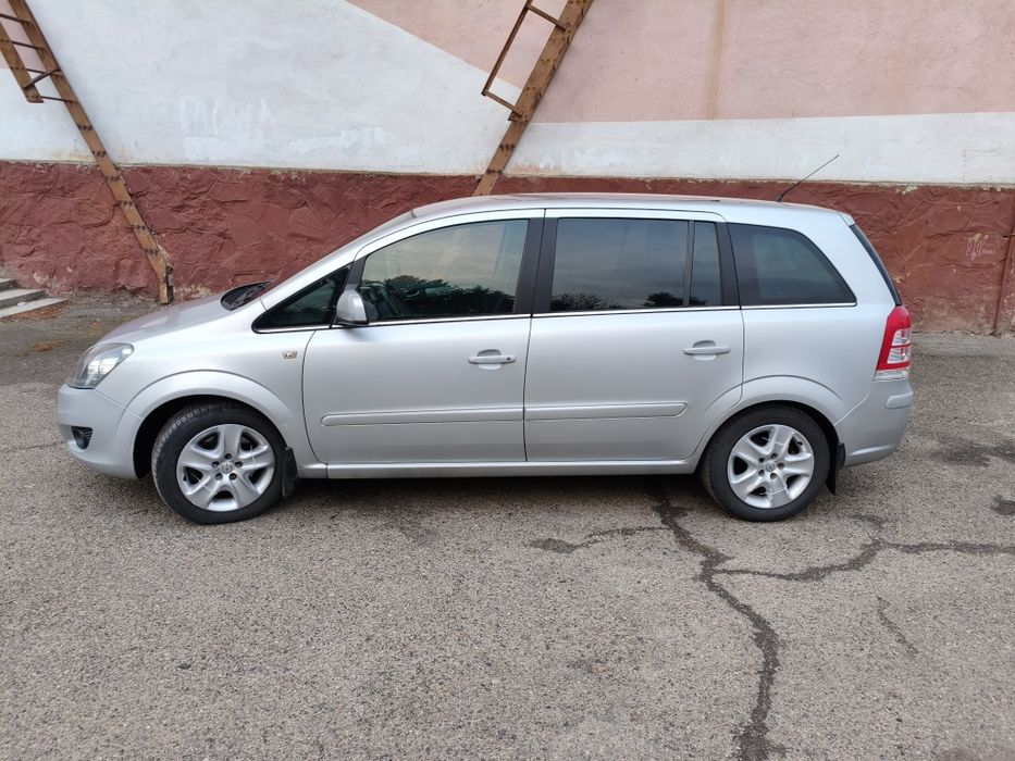 Продам автомобіль Opel Zafira B