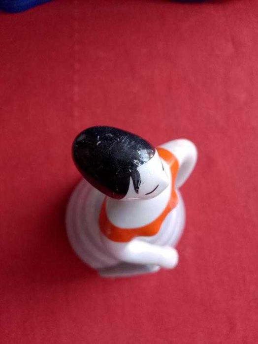 Фарфоровая статуэтка Девушка с зонтиком. СССР