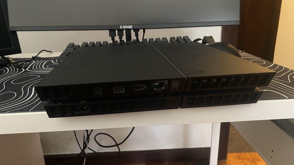Consola Ps4 com 500GB