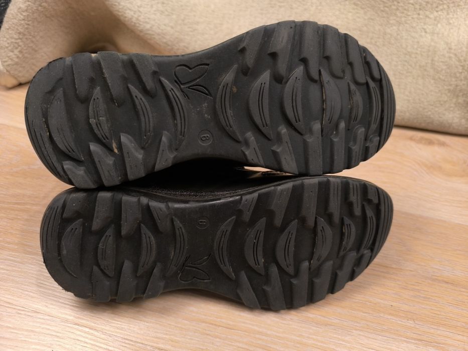 Skórzane ciemnobrązowe ocieplane trzewiki Caprice 39