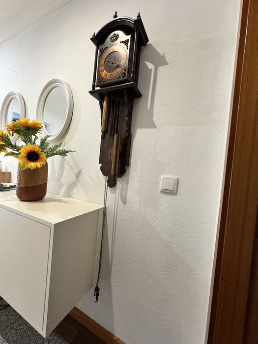 Relógio de Parede Antigo com Pêndulo – Fabricado em Portugal