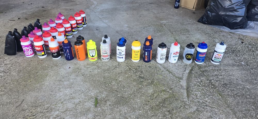 Vendo sacos de abastecimento e bidons de ciclismo