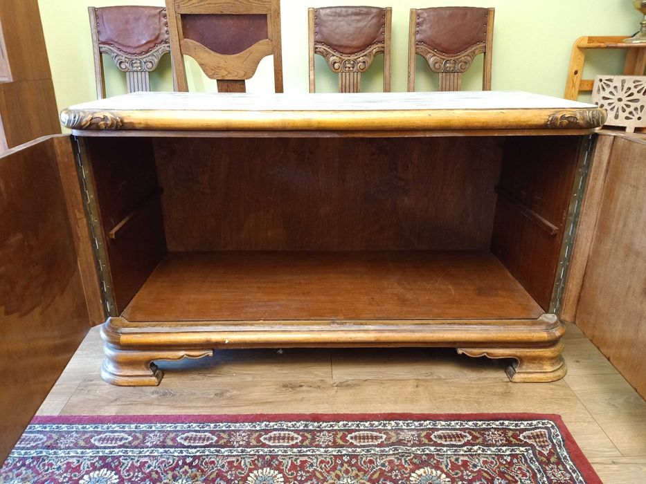 Dół od witryna art deco. Szafa. Antyk.