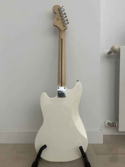 Guitarra Elétrica Mustang Fender Squier + suporte — Excelente Estado