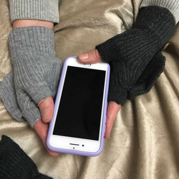 Рукавички-мітенки з "чохольчиком" для пальців. Темні і світліші.