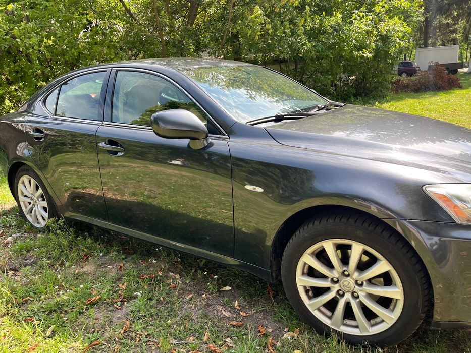 Продам Lexus is 220d