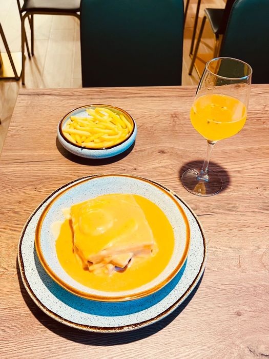 pastelaria moderna e acolhedora