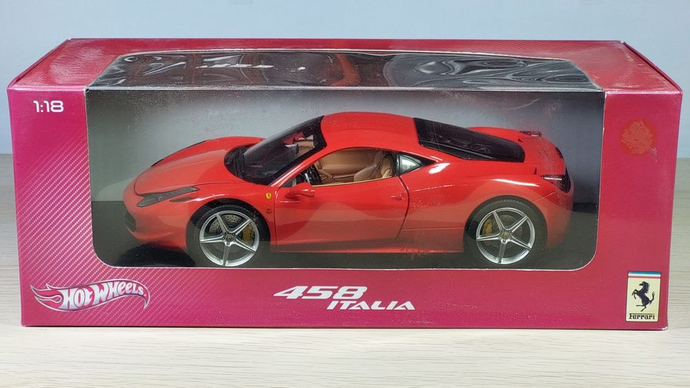 Модель Ferrari 458 Italia Hot Wheels 1:18