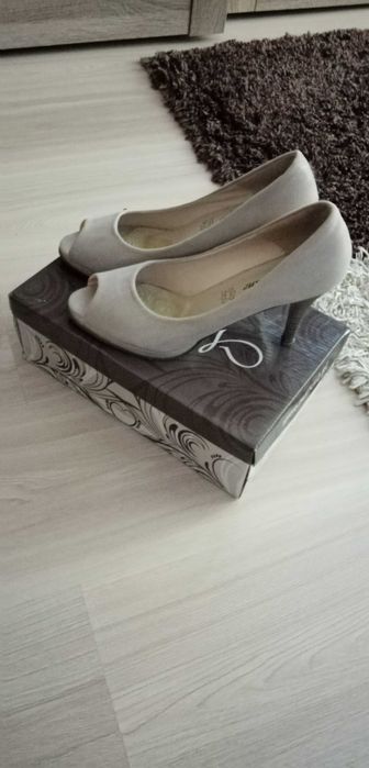 Buty na obcasie rozmiar 39