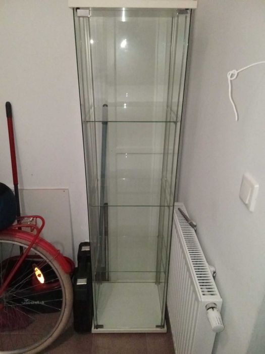 Szklana gablota, witryna IKEA
