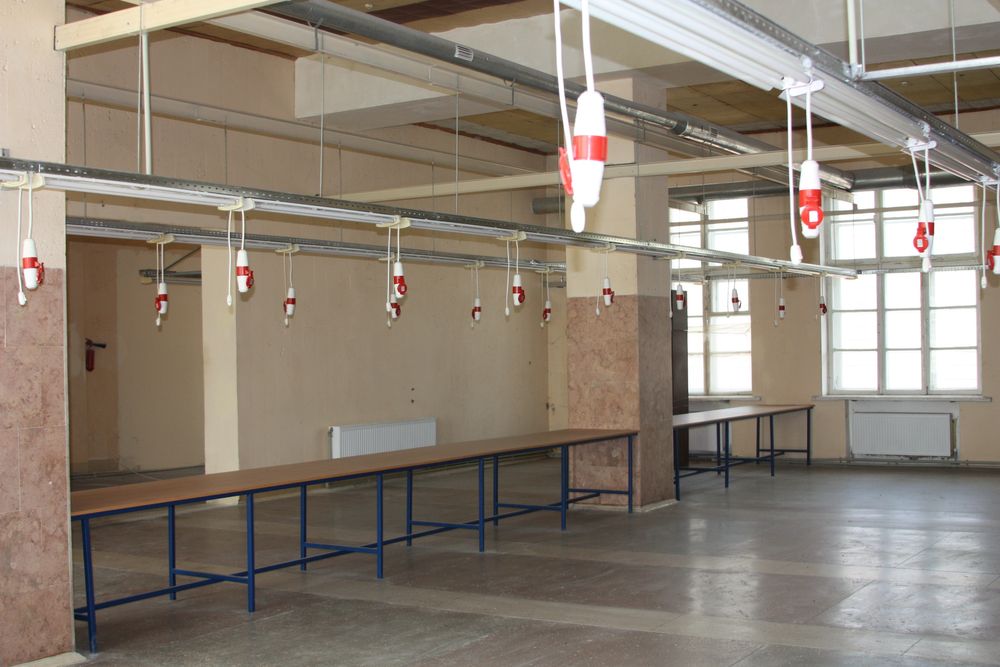 Продам діючу фвейну фабрику.