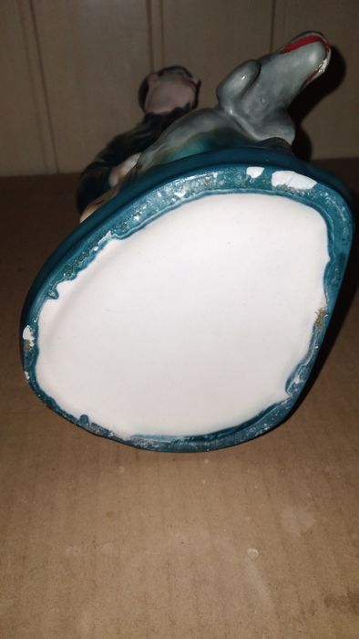 Фарфоровая статуэтка