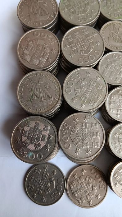 Lote com 325 moedas de 50 cent. 2,50 e 5 esc.