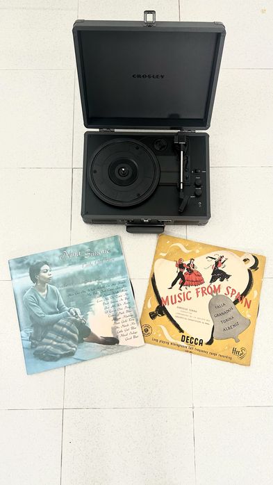Toca-discos vintage Crosley + 2 Vinis