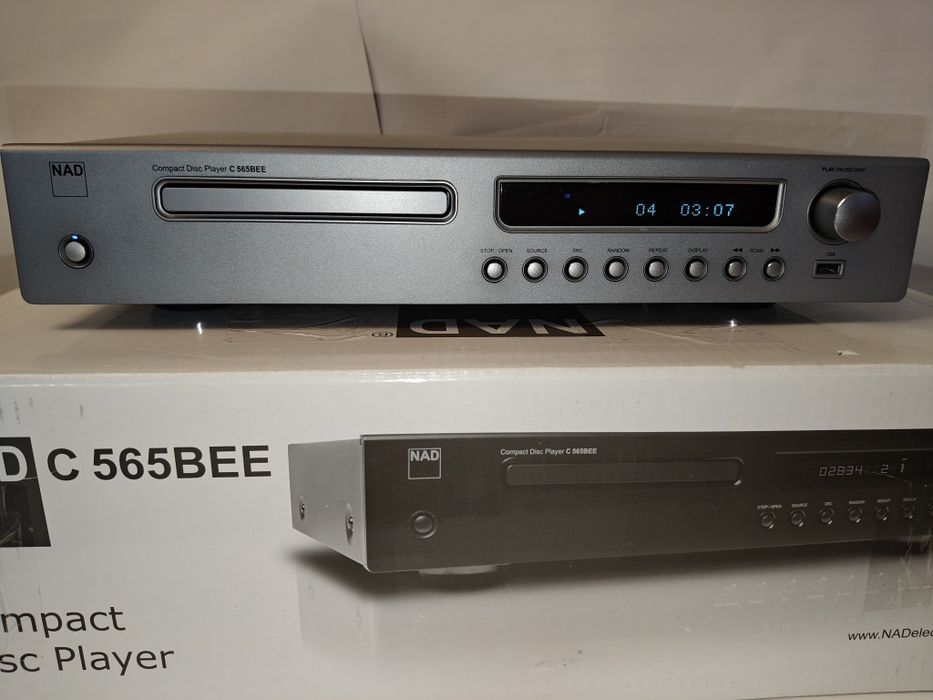 Odtwarzacz CD NAD C565BEE, z defektem.