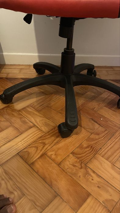 Cadeira Gaming NPLAY Vermelha/Preta – 45 € negociáveis