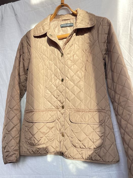 жіноча легка куртка стьобана