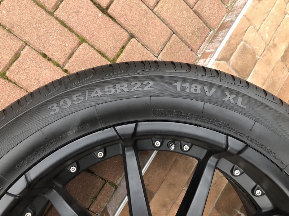 Opony letnie 305/45R22