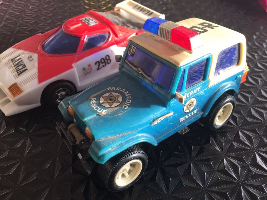 Carros (jipe Willy’s + lancia) anos 80