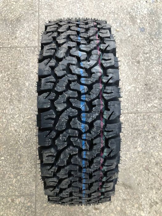 215/70-16 АТ шини резина грязь/асфальт