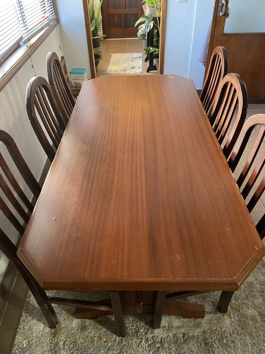 Mesa com 6 cadeiras