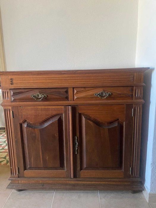 Louçeiro em Madeira com boa arrumação