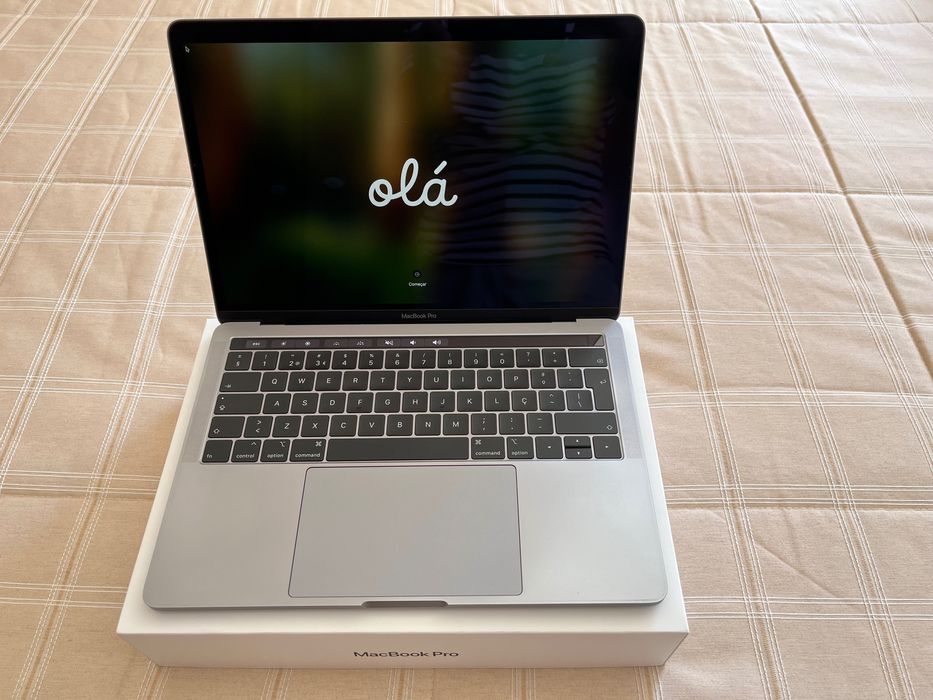 MacBook Pro 13" Touch Bar Intel Core i5 1.4 GHz, 8 GB RAM, 256 GB SSD64738946667522121