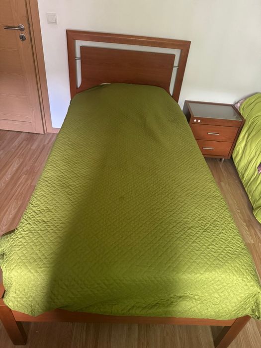 Vendo Cama e mesa de cabeceira solteiro