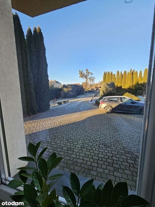 ELegancki dom z pięknym ogrodem i okolicą, 1 km od Krasnegostawu