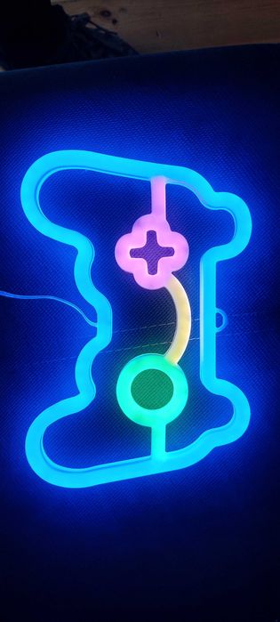 Lampa dekoracyjna, neon gamepad