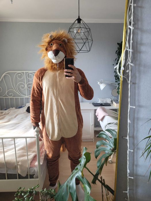 Sprzedam piżamę jednoczęściową kigurumi lew