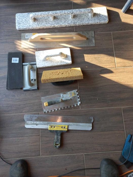 Pace, obejmy, oprawki do żarówek