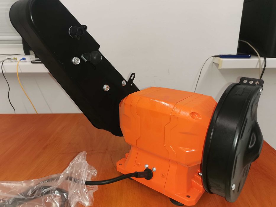 Гриндер с точильным кругом GTM NBG150/50F точильно-шлифовальный