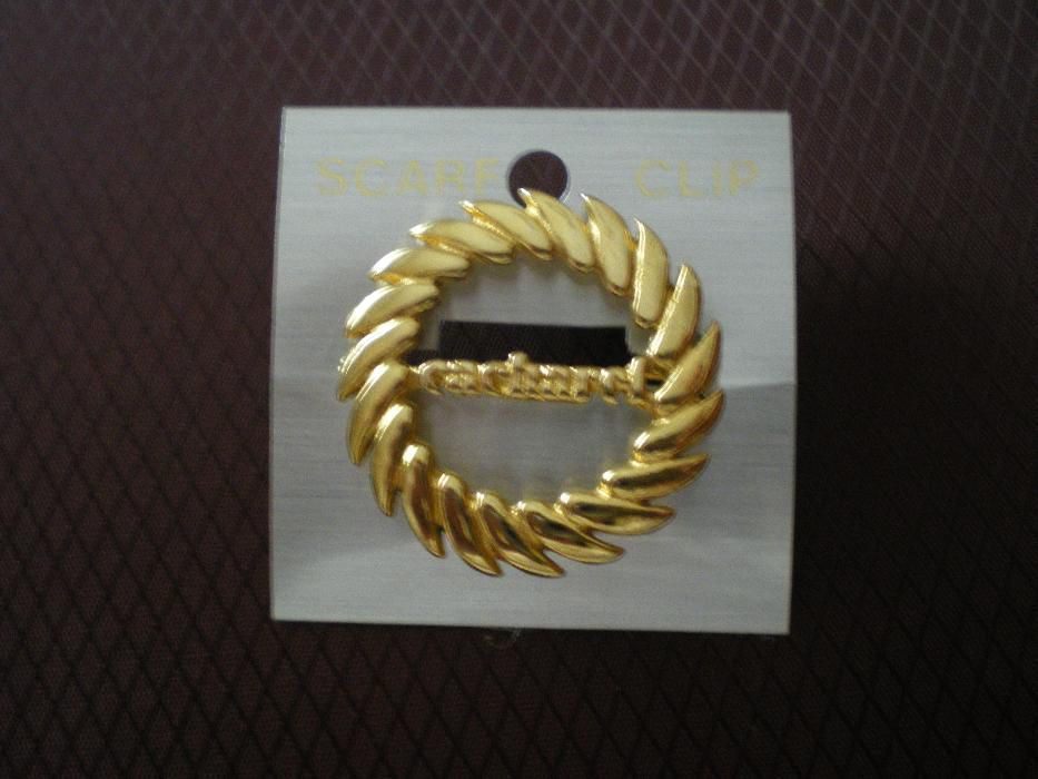 Prendedor p/ lenços da Cacharel novo