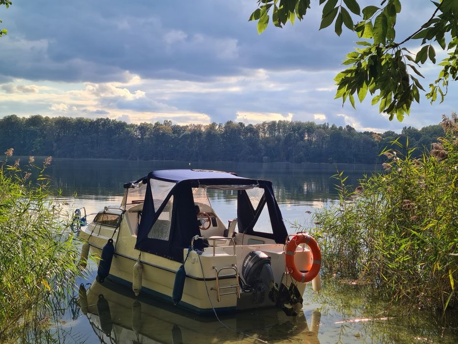 Czarter łodzi motorowej hausboot jezioro Drawskie