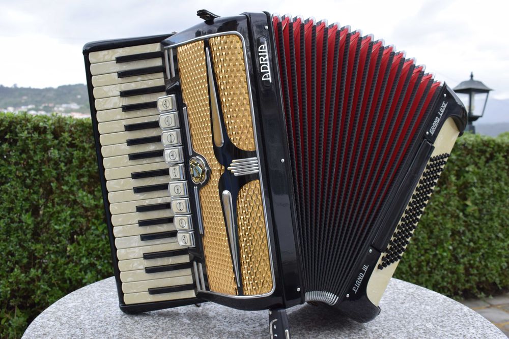 Acordeao Adria Piano III Grand Lux 3 Voz,