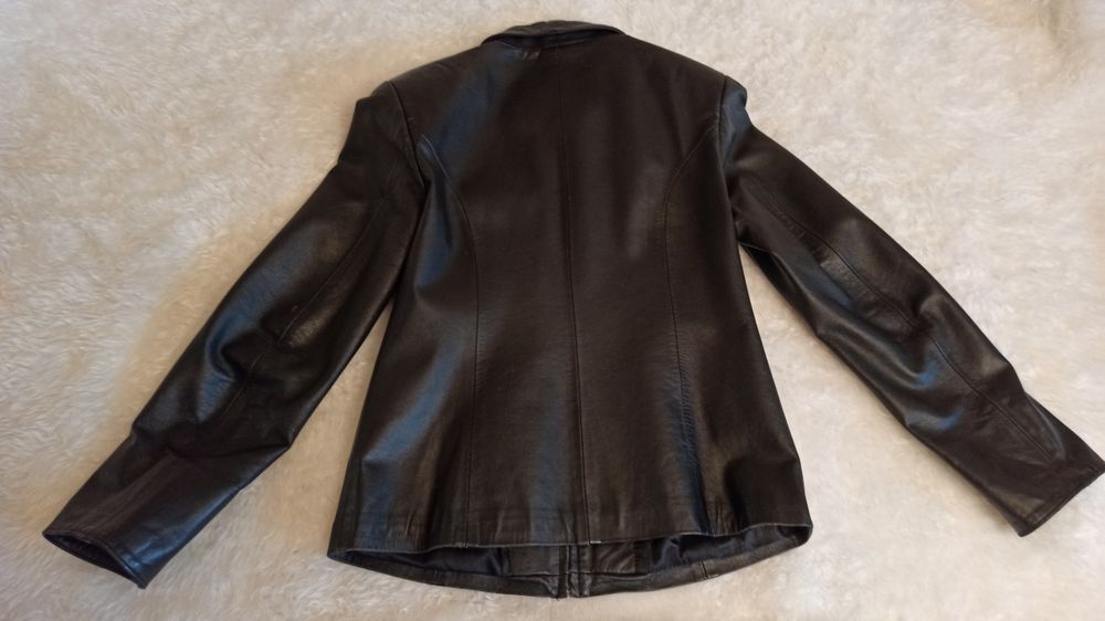 Женская кожаная куртка размер s