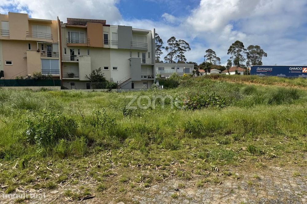 Lote de terreno, para construção de moradia, em Santa Maria de Lamas