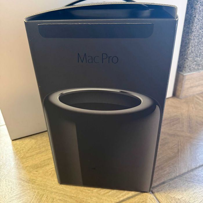 MAC PRO late 2013 3,5 ghz Intel xeon E5 250GB