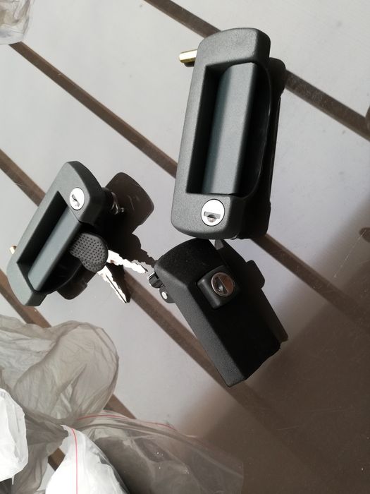 Fiat 126p klamki + zamek klapy tylnej El Elegant nowe