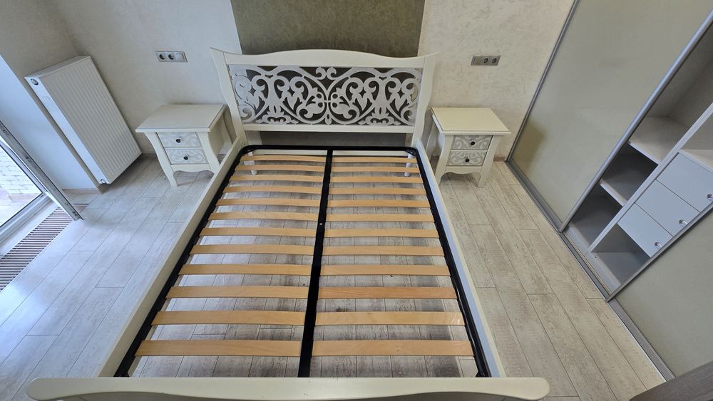 Кровать з тумбами комплект