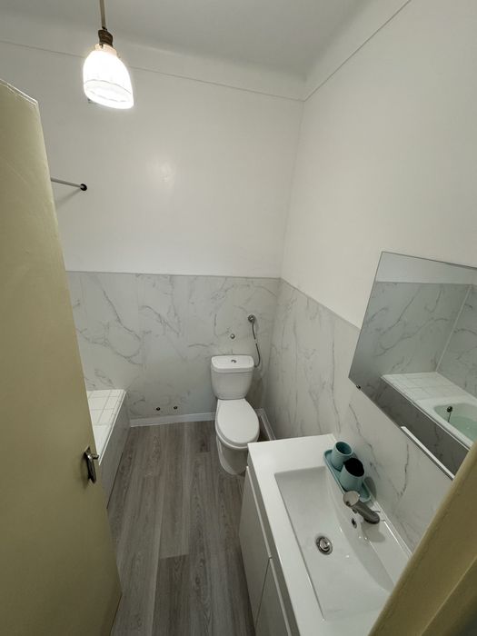 Quarto moderno em Loures centro