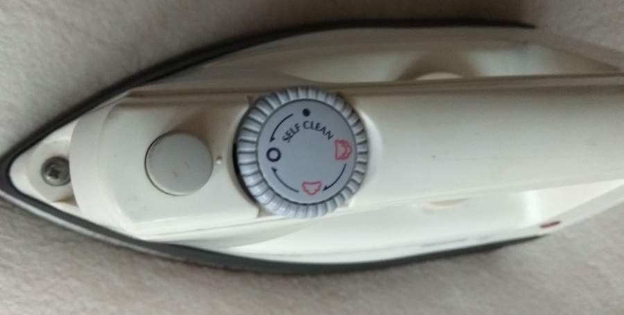 Ferro de engomar Philips Comfort - com vapor - A Funcionar