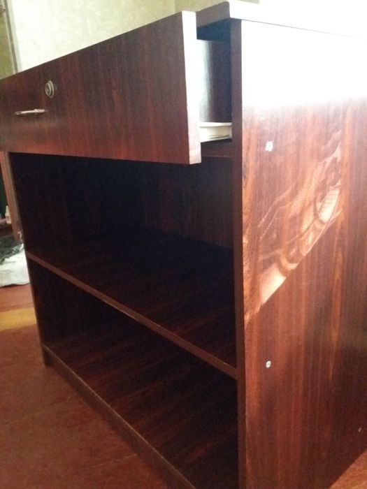 Стол-комод для прихожей.