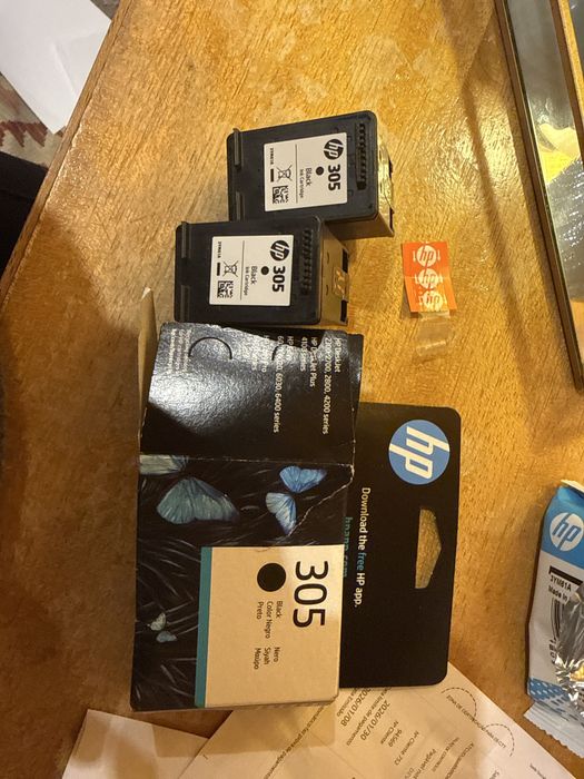 Tinteiros 305 HP novos comprados por engano
