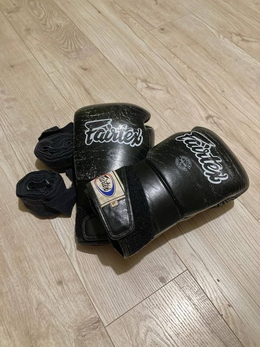 Боксерські рукавиці Fairtex BGV1 Black 12 унцій (бинти в комплекті)