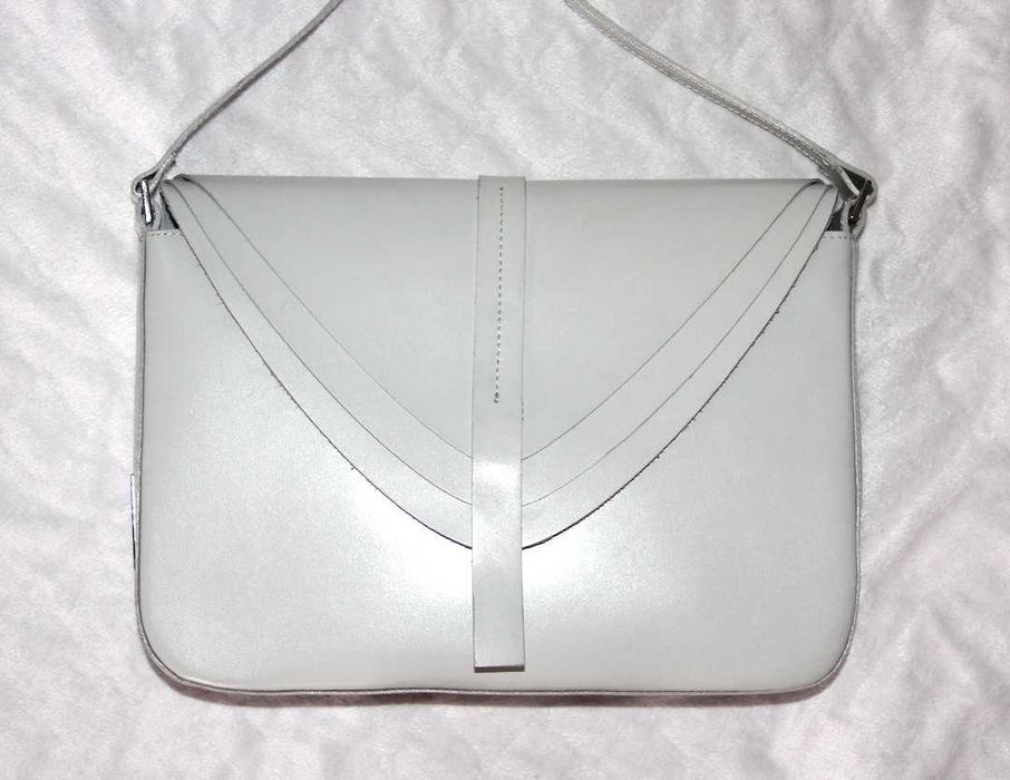 simple Biała szara torebka skóra skórzana kuferek pinko bizuu