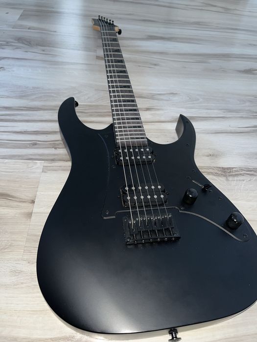 Gitara elektryczna ibanez + wzmacniacz spider v 20 + pokrowiec